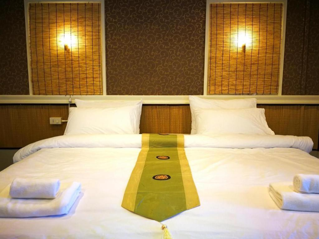 Thousand-Ten Thousand Hotel 曼谷 外观 照片